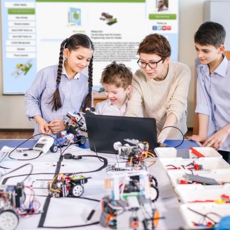 Laboratoria Przyszłości: Pracownia LEGO Education duża Laboratoria Przyszłości: Pracownia LEGO Education duża