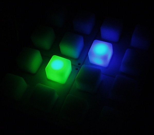 Podsvícený panel pro klávesnici.