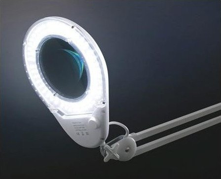 Lampa s 3D lupou a LED podsvícením