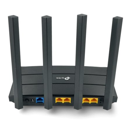 Router je vybaven 4 externími anténami.