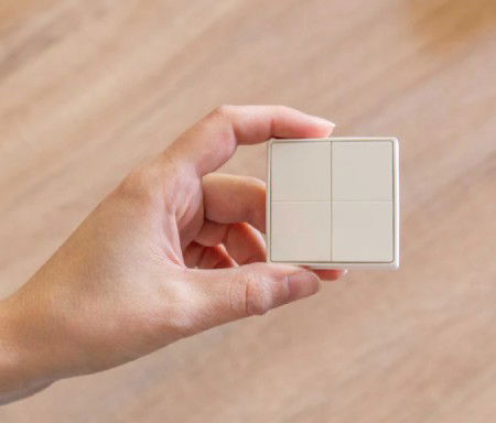 Shelly BLU Wall Switch 4 - dálkový ovladač pro aktivaci akce a scény - 4 tlačítka - Bluetooth - bílá