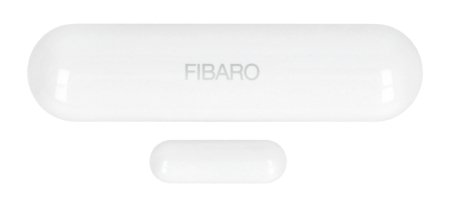 Bílý senzor otevírání dveří a oken Fibaro leží na bílém pozadí.