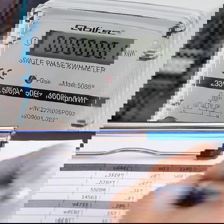 Jednofázový měřič spotřeby energie 230 V na DIN lištu - Qoltec 50888